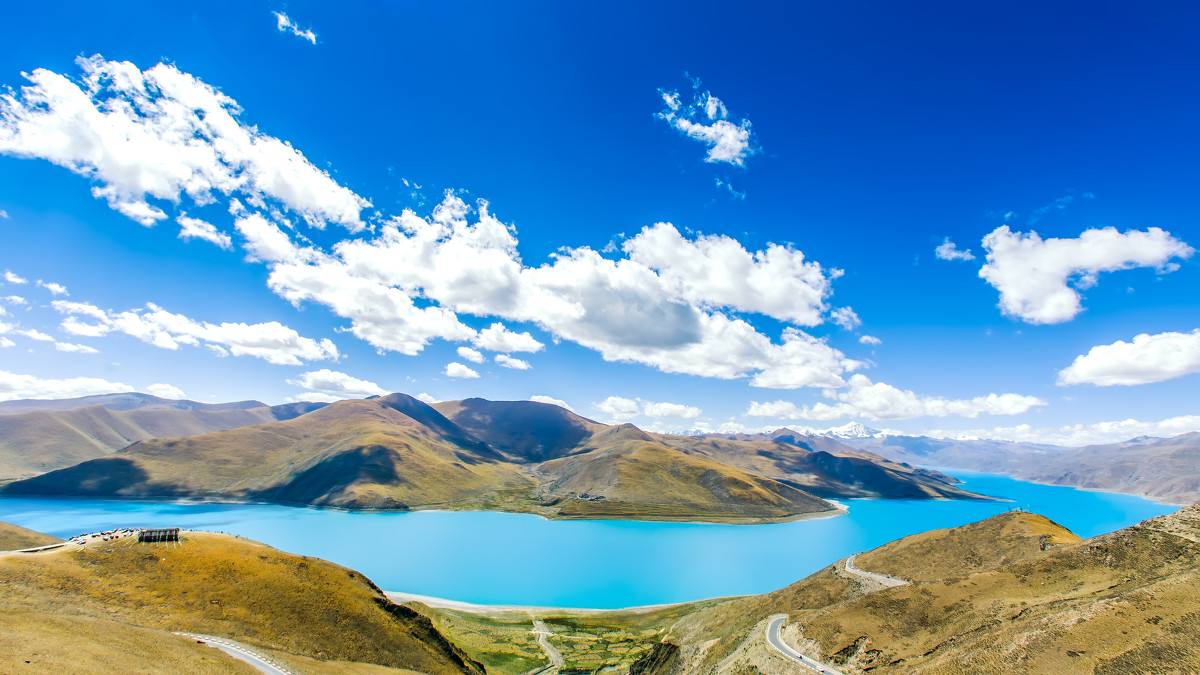 Panoramic View of Yamdrok Lake