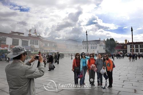  tourists in lhasa