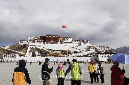 foreign tourists in tibet