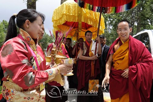 panchen lama visits jokhang 