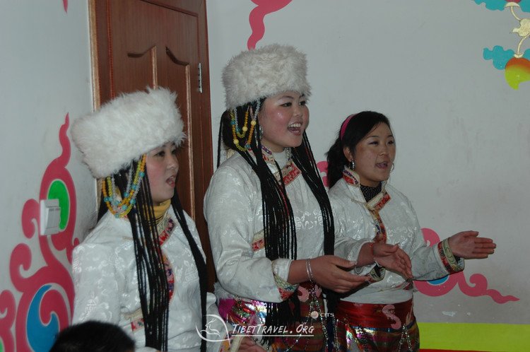 tibetangirls singing toasting song
