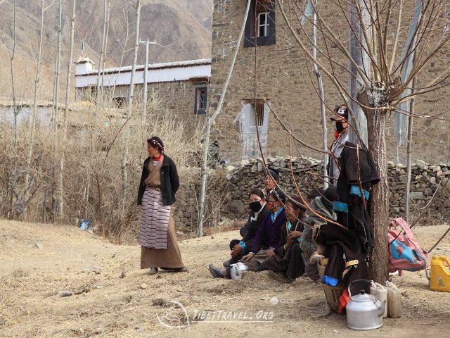 people stay together in losar