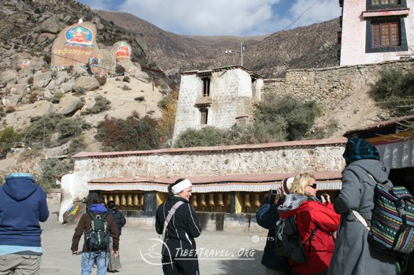 traveller vist Tibet monastery