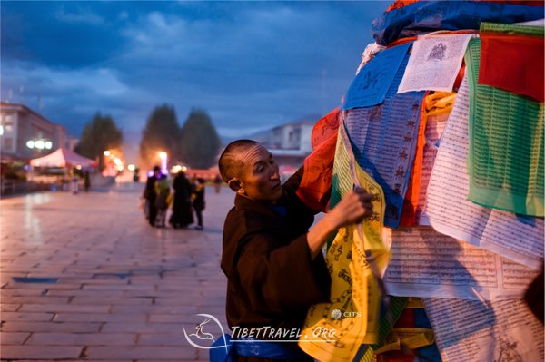 jokhang-temple-in-morning