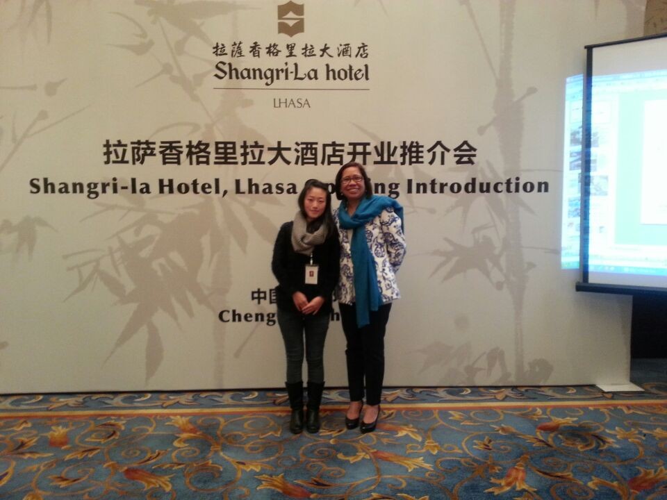 Ms. Debbie Deng at the opening conference of Shangri La Lhasa
