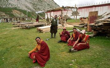 monks have a rest while build their house