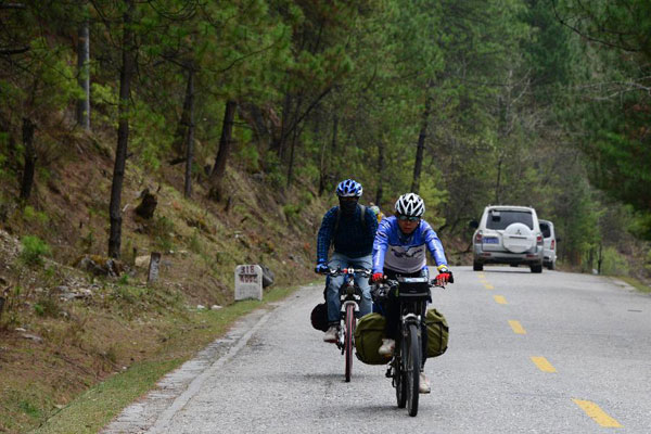 a few cyclists on the Pome section of Sichuan-Tibet Highway