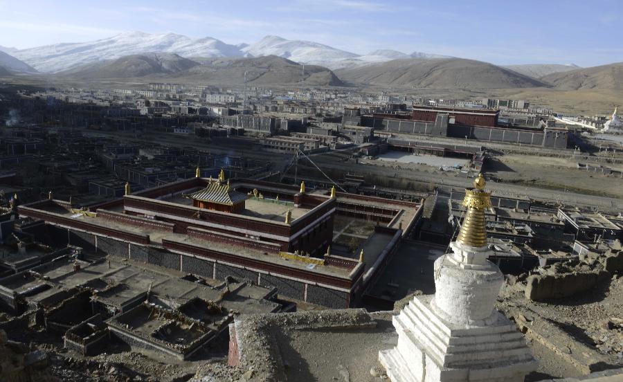 the scenery of Sakya Monastery in a whole sight.