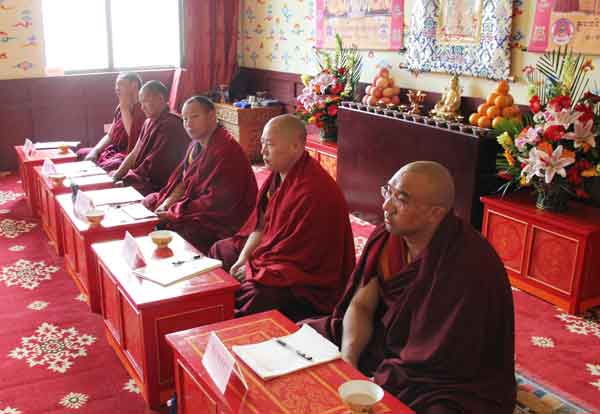 Judges who are revered lamas and sutra teachers 