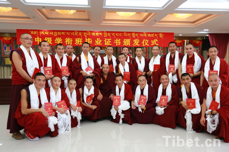 A total of 23 monk students of the Jonang Sect of Tibetan Buddhism received their graduation certificates in the college.