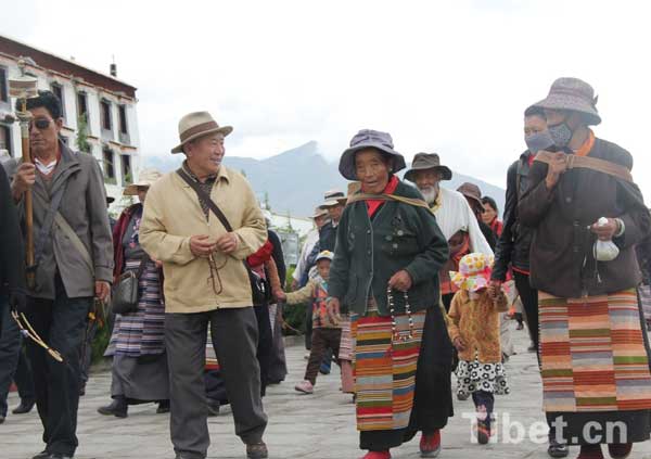 believers of different ethnicities exchange conversations during ritual walk in Lhasa on the first day of Sagadawa