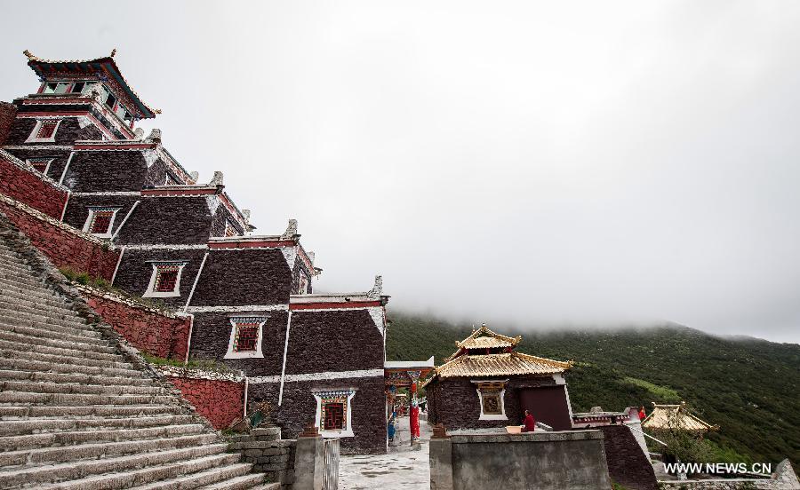 Qamdo Monastery in Jinchuan County