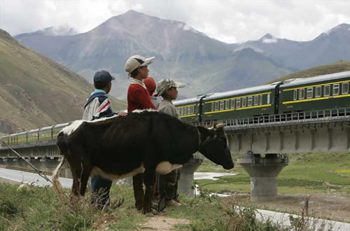 Tibetan people see the Tibet train