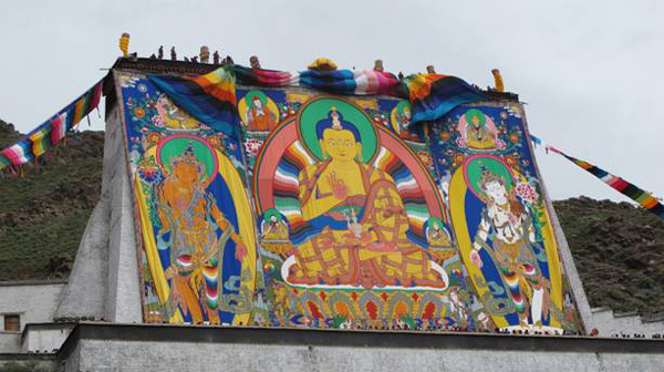 This photo shows a giant thanka at the Tashi Lhunpo Monastery in Tibet's Xigaze prefecture.