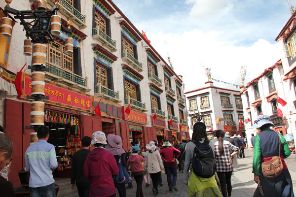 Located in the downtown of Lhasa, capital of Tibet Autonomous Region,the Barkor Street is the most renowned commercial and cultural street which surrounds the famous Jokhang Temple and attracts many visitors every day.