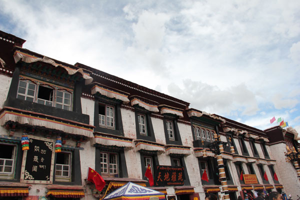 Located in the downtown of Lhasa, capital of Tibet Autonomous Region,the Barkor Street is the most renowned commercial and cultural street which surrounds the famous Jokhang Temple and attracts many visitors every day.