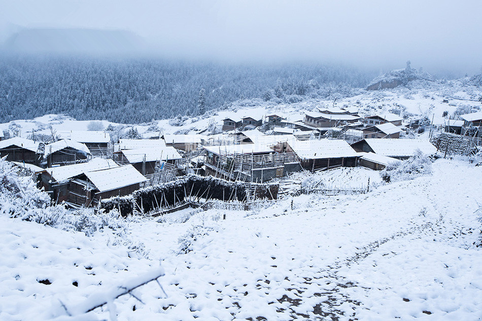 Photo shows the hundred-year old Tibetan village covered by the snow in Gannan Tibetan Autonomous Prefecture of northwest China's Gansu Province.