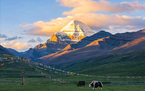 11 Days Ultimate Soul-awakening Journey to Mt. Everest and Mt. Kailash from Lhasa