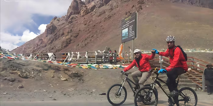 18 Days Cycling Tour from Golmud to Lhasa 