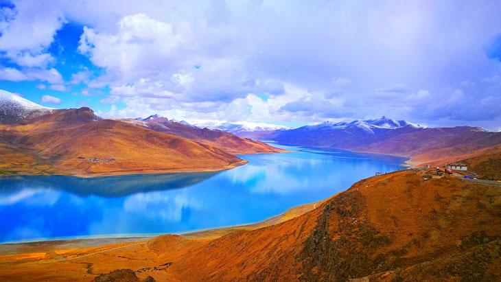 Turquoise Yamdrok Lake