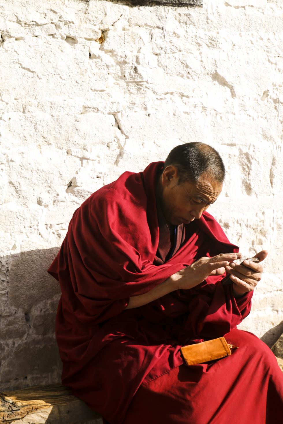 Book Donation Ceremony Held in Lhasa