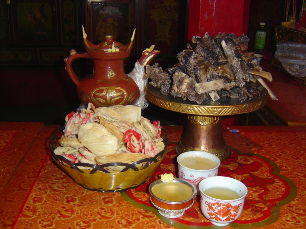 Tibetan Tea Pots-Necessity of Daily Life in Tibet | Tibet Travel Blog