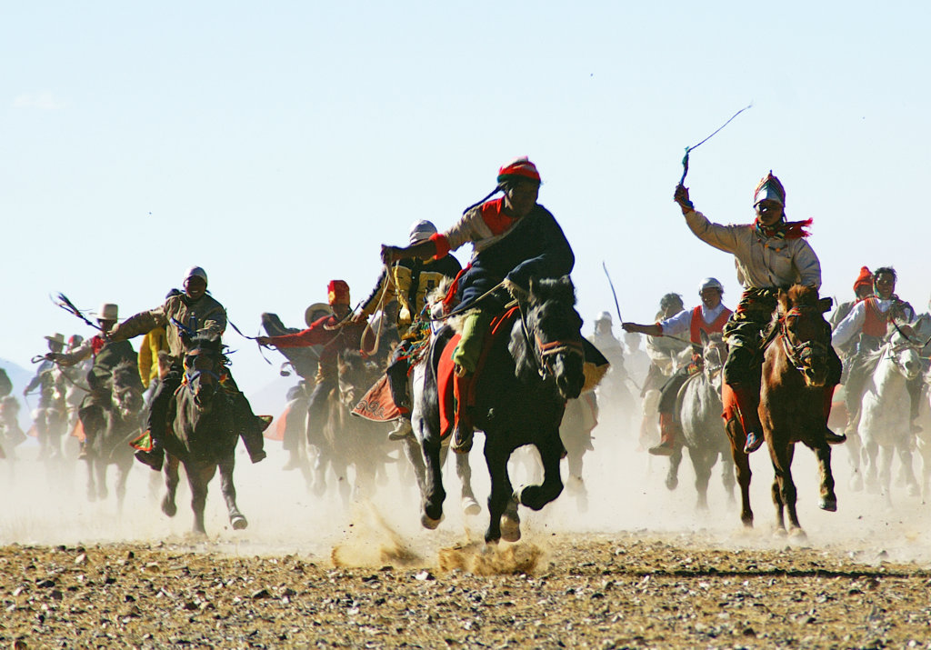 Horse Racing Festival Held in Tibet