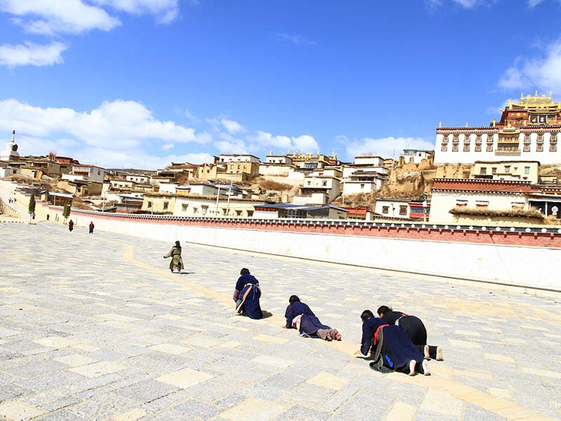  Prostration tibétaine 