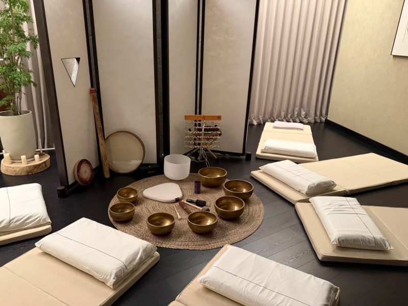 Tibetan Prayer Bowls in Meditation Retreats