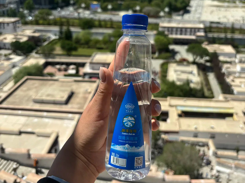 Bottled Water During a Tibet Trip Bottled drinking water during a Tibet trip