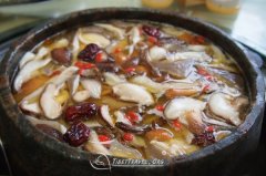 Stone Pot-Cooked Chicken, Traditional Tibetan Cuisine