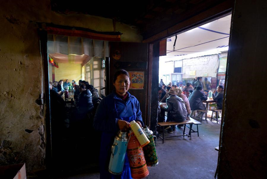 Customers drink sweet tea at a teahouse named Guangming in Lhasa, capital of southwest China's Tibet Autonomous Region, Nov. 11, 2014. Drinking sweet tea is a popular way for people living or staying in Lhasa to spend their leisure time. 